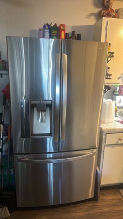 LG refrigerator bottom freezer