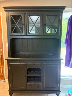 Country Hutch
