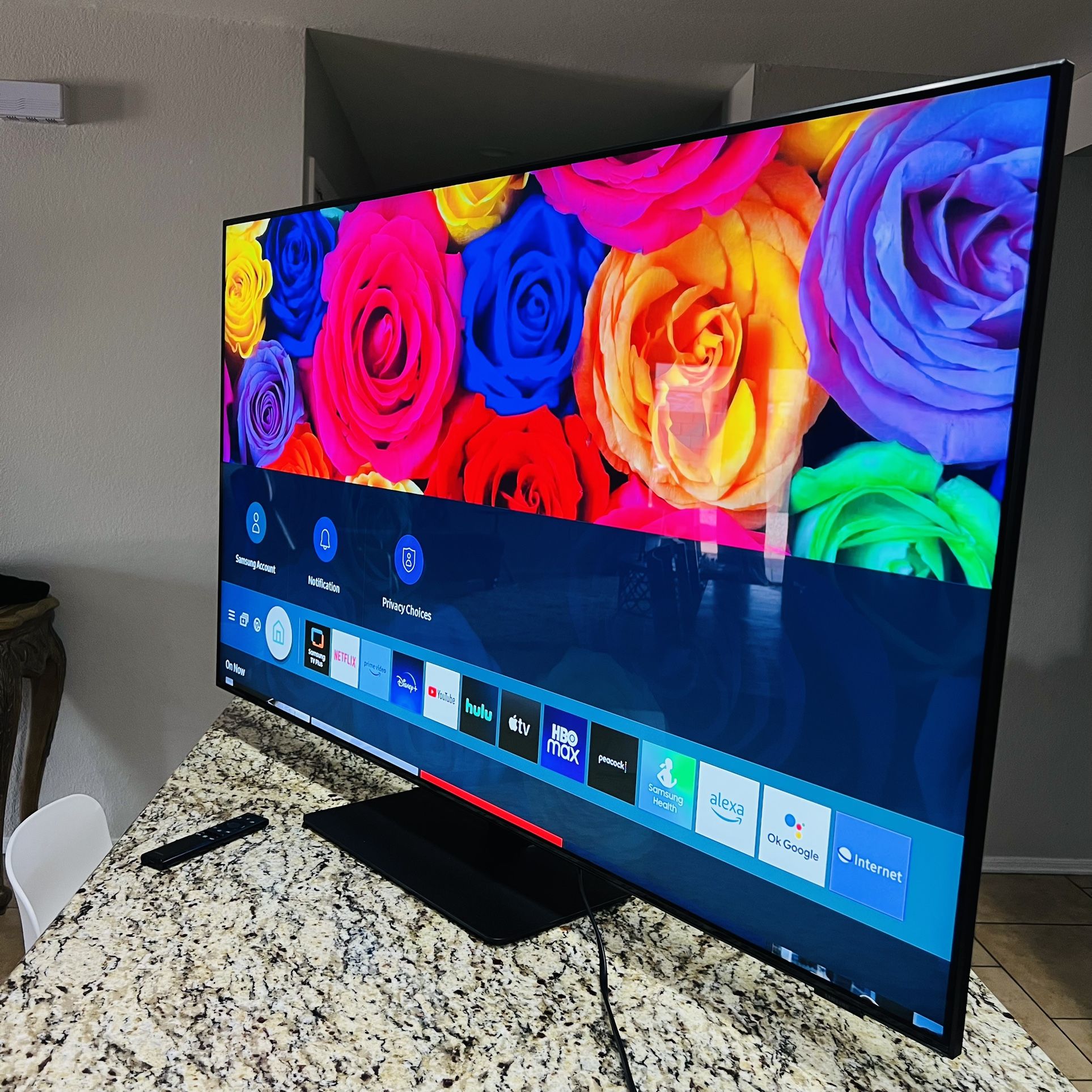 Qled Samsung 65” Smart TV UHD HDR 4k! Excellent picture