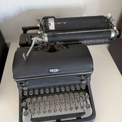 Vintage Royal Type Writer 
