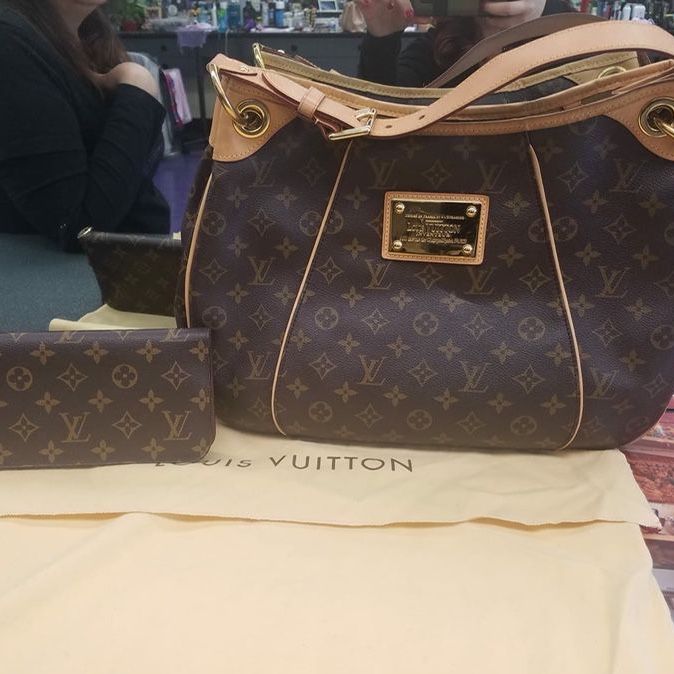 Authentic Vintage Louis Vuitton Coin Purse for Sale in Tulare, CA - OfferUp