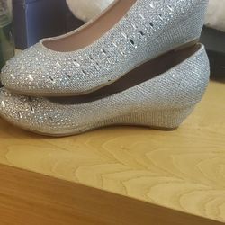 Shoes for girls ,, great conditions size 2