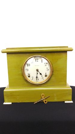Antique seth thomas style mantiel clock w/key 1950s