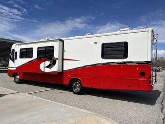 2000 GeorgeTown 32’ LOW MILES