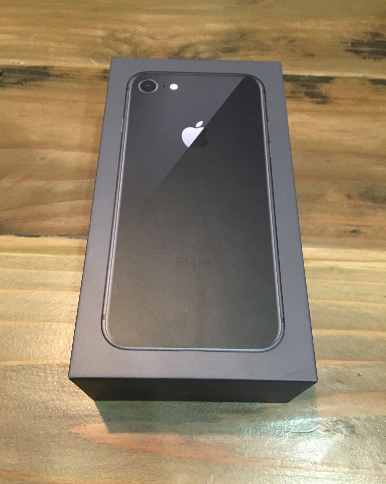 iPhone 8 (ONLY BOX)