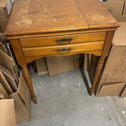 Vintage Singer Sewing Machine In Table
