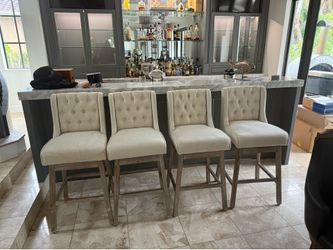 Set of 4 Upholstered Tufted Bar Stools – good Condition