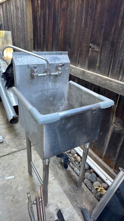 Commercial sink
