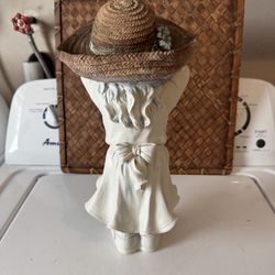 Resin garden statue