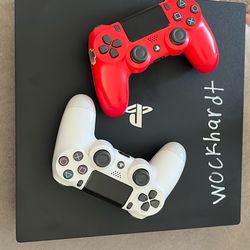 PS4  Pro, 2 Working Controllers