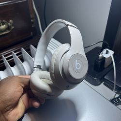 Apple Beats Studio Pros