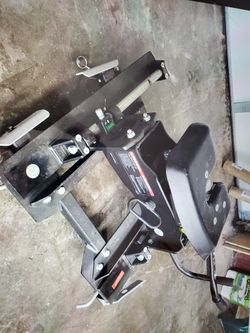 Fifth Wheel Trailer Hitch CURT A16