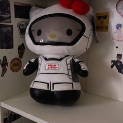 Hello Kitty Astronaut 