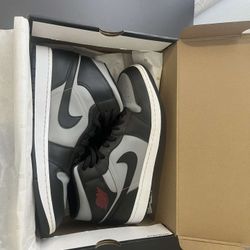 Jordan 1 Mid Shadow Grey