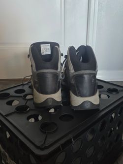 Columbia shoes size 9