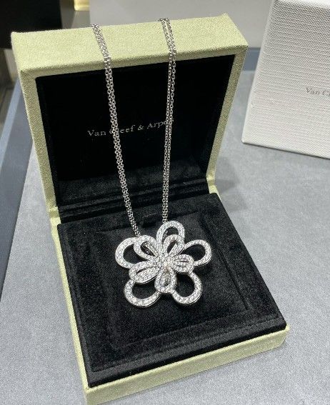 Van Cleef & Arpels double-layer flower necklace/brooch dual-purpose model, (chain sterling silver) breaks the classic of the four-leaf clover