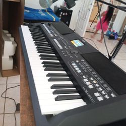 Yamaha Psr Sx600 Con RITMOS 