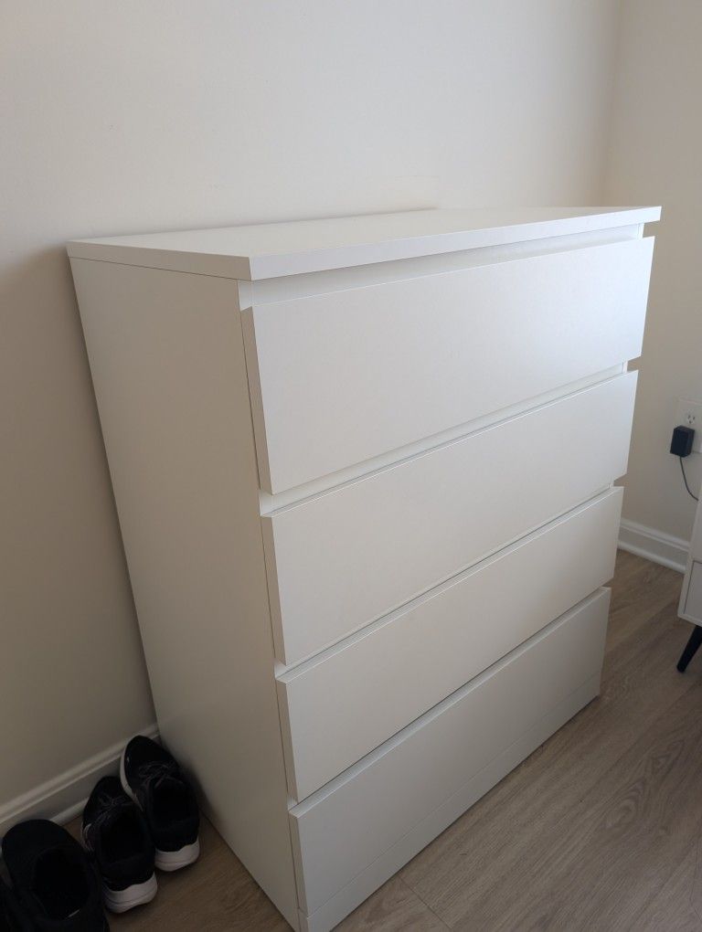 Modern White 4-Drawer Dresser - Excellent Condition