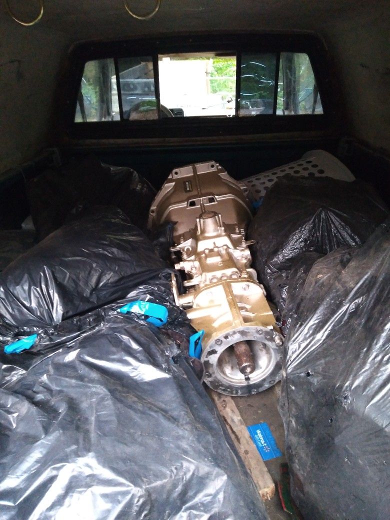 FORD  TRANSMISSION .5 SPEED REFURBISHED BY W.I.T. NEW CLUTCH AND PRESSURE PLATE.