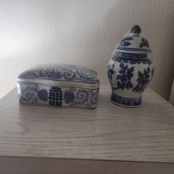 Hand-Painted Blue & White Porcelain Decor Set (2-Piece) – Elegant Vintage Style