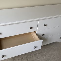 Dresser & Bedside Tables 