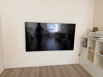 Large Flat Screen TV Wall Mounted