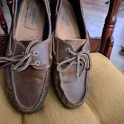 Like New Dockers boat Man shoes classic and casual,handsewn, genuine leather, Size: 9.5 M. Color: Brown