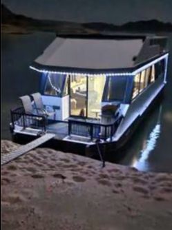 Three Buoys Houseboat