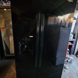 Un Refrijerador dos Puertas Whirlpool Tres Meses De Garantia Se lleva El Mismo Dia Es Semi Nuebo 