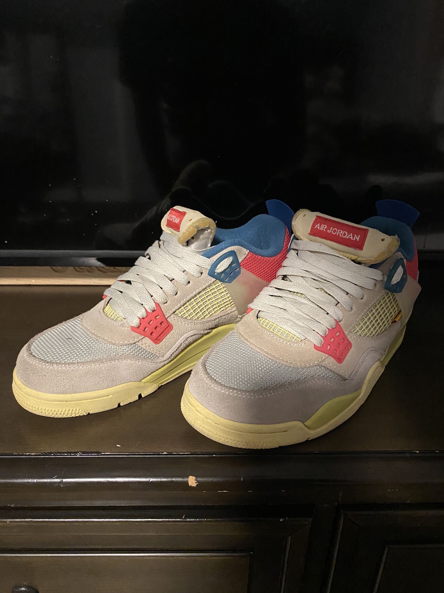 Jordan 4s guava ice Size 8