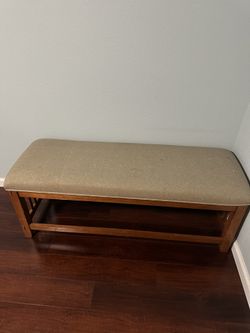 🪑 Wooden Upholstered Bench