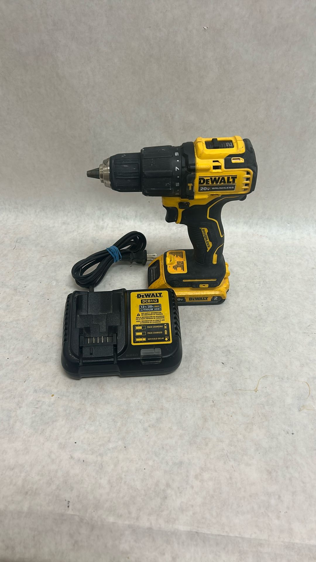 Dewalt 20 V Drill Dcd709 quarter inch with battery and charger
