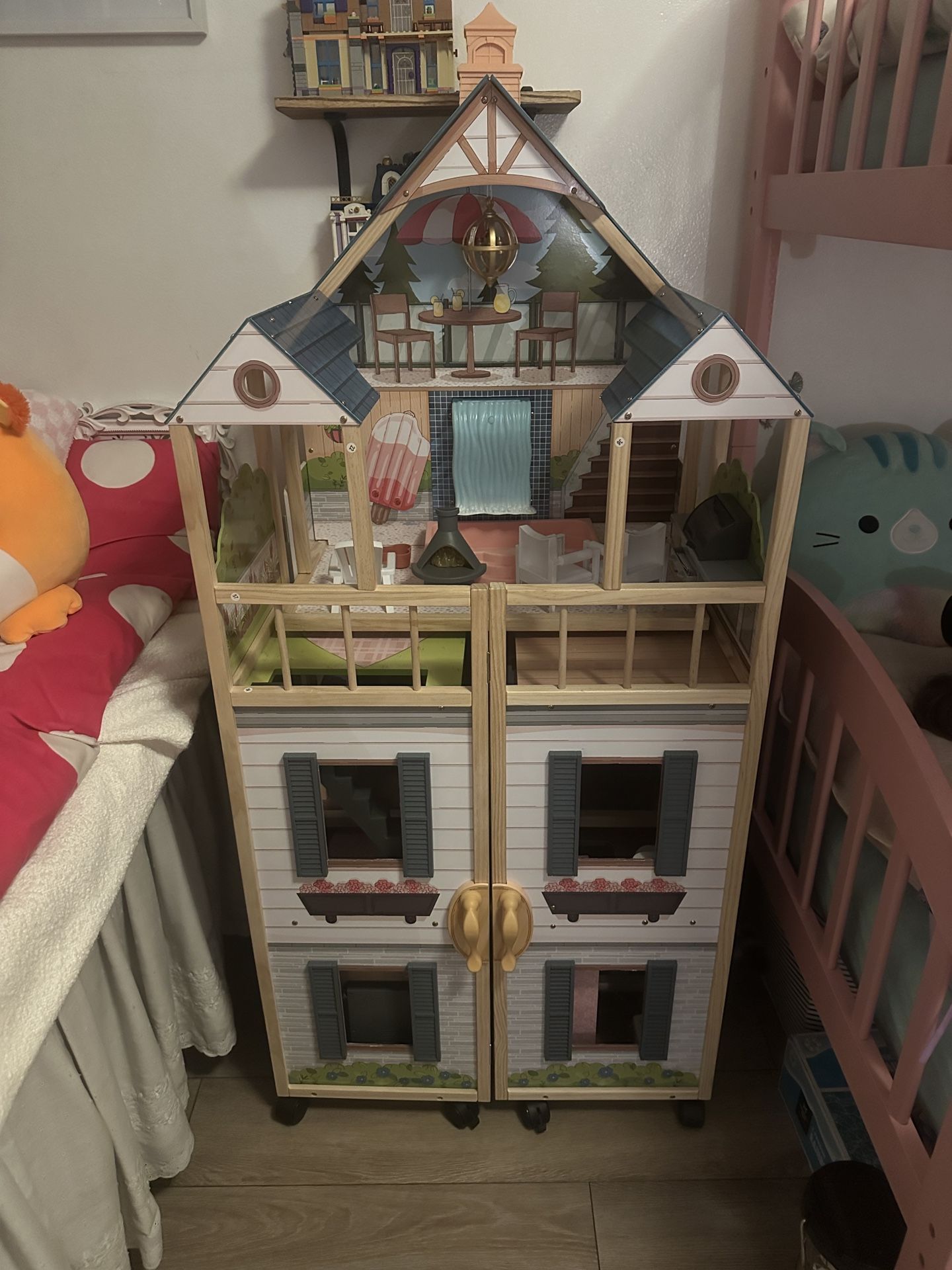 Doll House, Excellent Condition