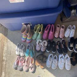 25  Pairs Of Shoes Or $10 A Piece  4c And 5c