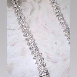 Natural lab chain does not tarnish and is water proof can do gold or silver