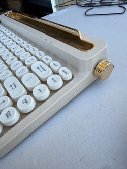 Wireless Bluetooth Typewriter Keyboard