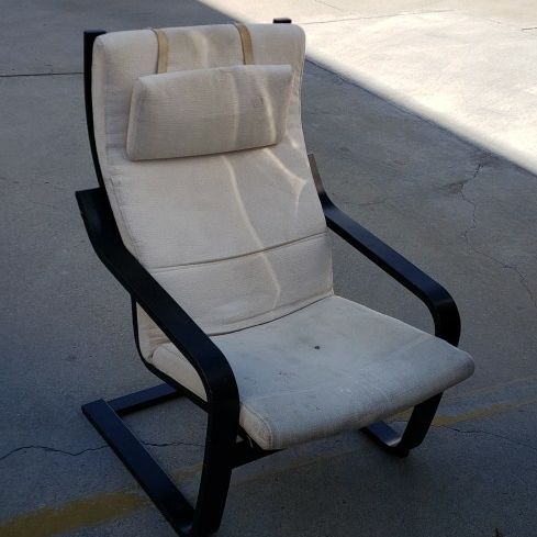 Ikea Poang Pello VINTAGE Brentwood chair. The older one with leather snaps on head cushion. Hard to find