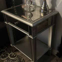 (2) Night Stands ! Real Wood! From Pier 1