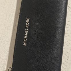 Black Leather Michael Kors Zip Wallet 