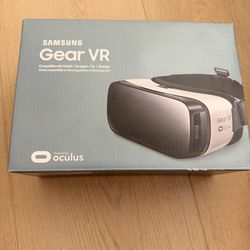SAMSUNG Gear VR Compatible with Note / S6 edge+ / S6 / S6 edge Powered by oculus , used once