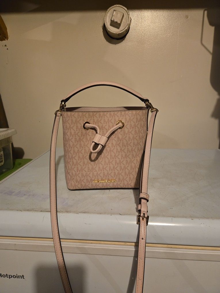 Michael Kors Bucket Bag
