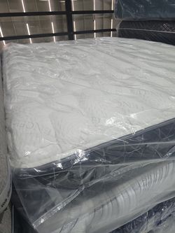 Queen Sizes Mattress And Box Spring