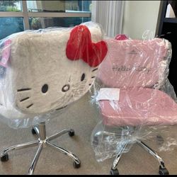 Hello Kitty® Sherpa Swivel Vanity Chair
Impressions Vanity$10 Down Payment And Financing Available