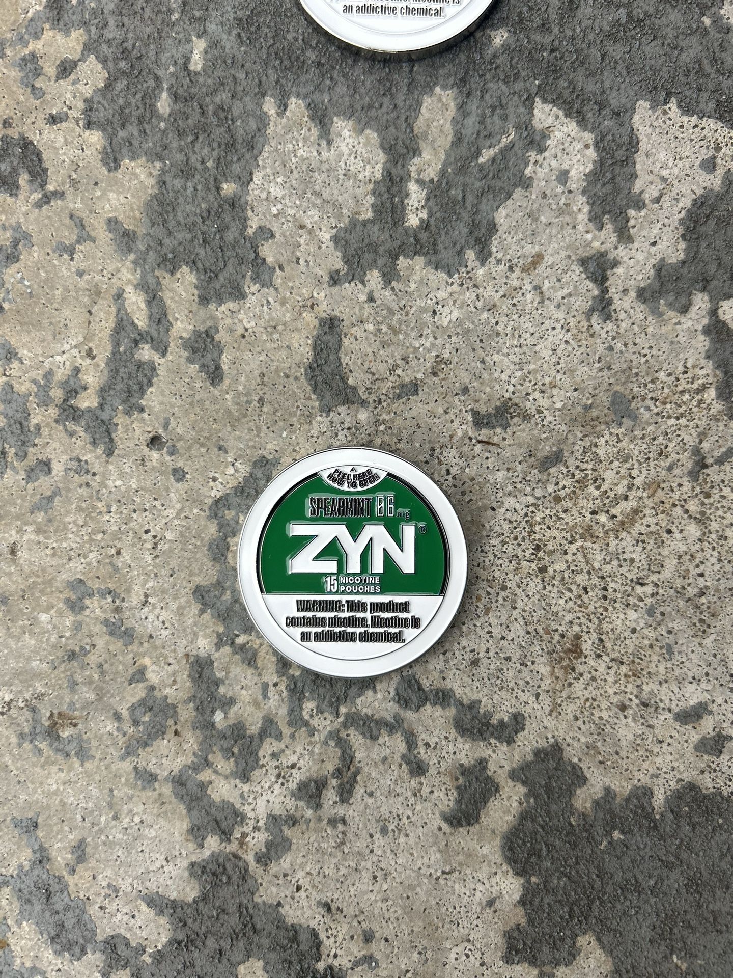 Zyn golf ball marker