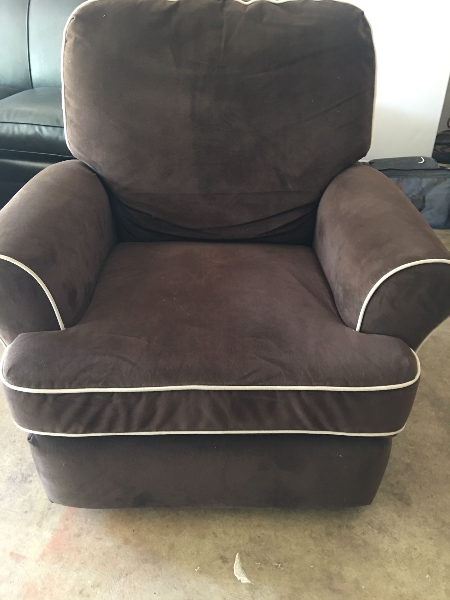 Recliner Glider “Nursey”