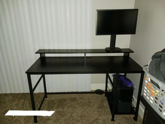 NEW DESK - Black with Risers