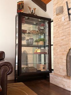 Mirrored Back – Beautiful Display Piece