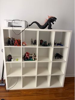 Free used shelf unit, only furniture no toys