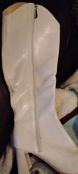 BRAND NEW WHITE/EGG SHELL BOOTS