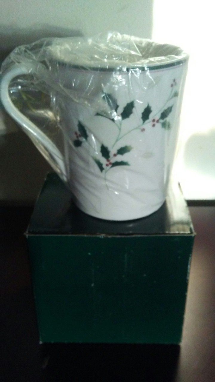 Mikasa Holiday Splendor Mug